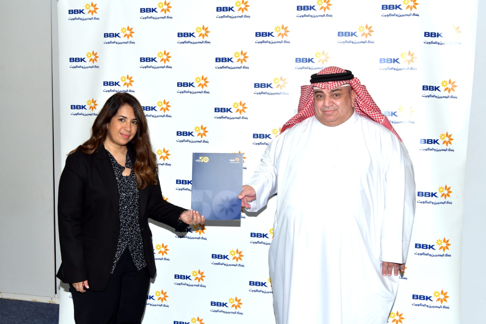 البحرين والكويت يسلم دعمًا ماليًا لجمعية الصحفيين البحرينية-c199dcc0 البحرين والكويت يسلم دعمًا ماليًا لجمعية الصحفيين البحرينية-c199dcc0