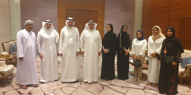 سفير البحرين في عمان يستقبل وفد "الصحفيين البحرينية"