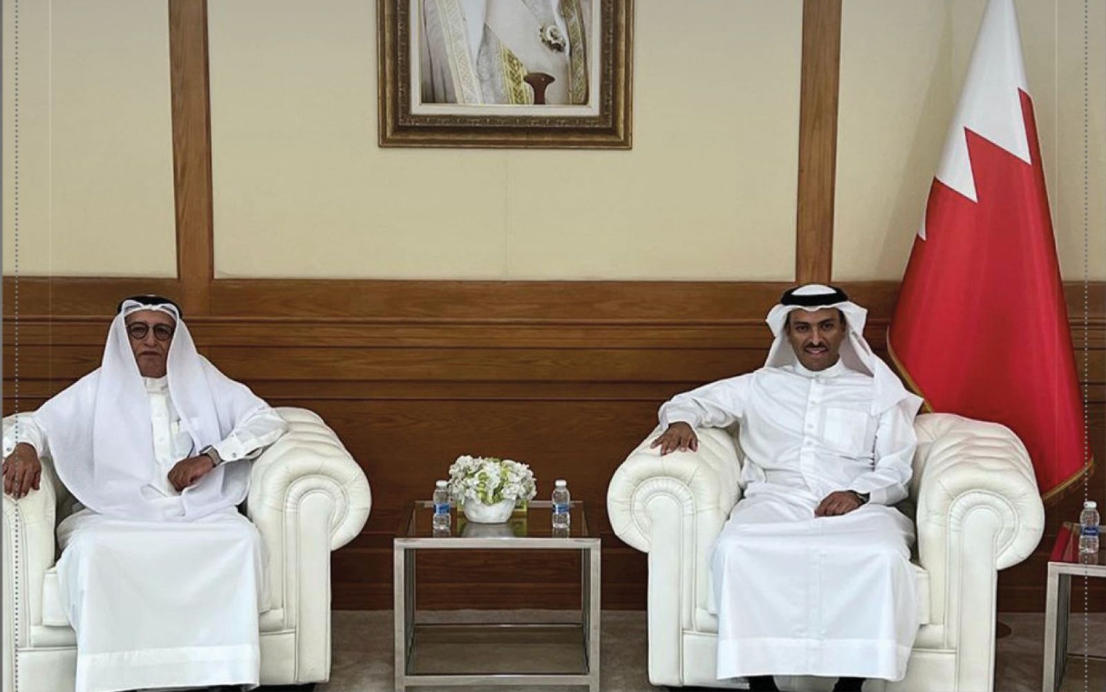 وزير الإعلام يتسلم مشروع النظام الأساسي المعدل لاتحاد الصحافة الخليجية وزير الإعلام يتسلم مشروع النظام الأساسي المعدل لاتحاد الصحافة الخليجية