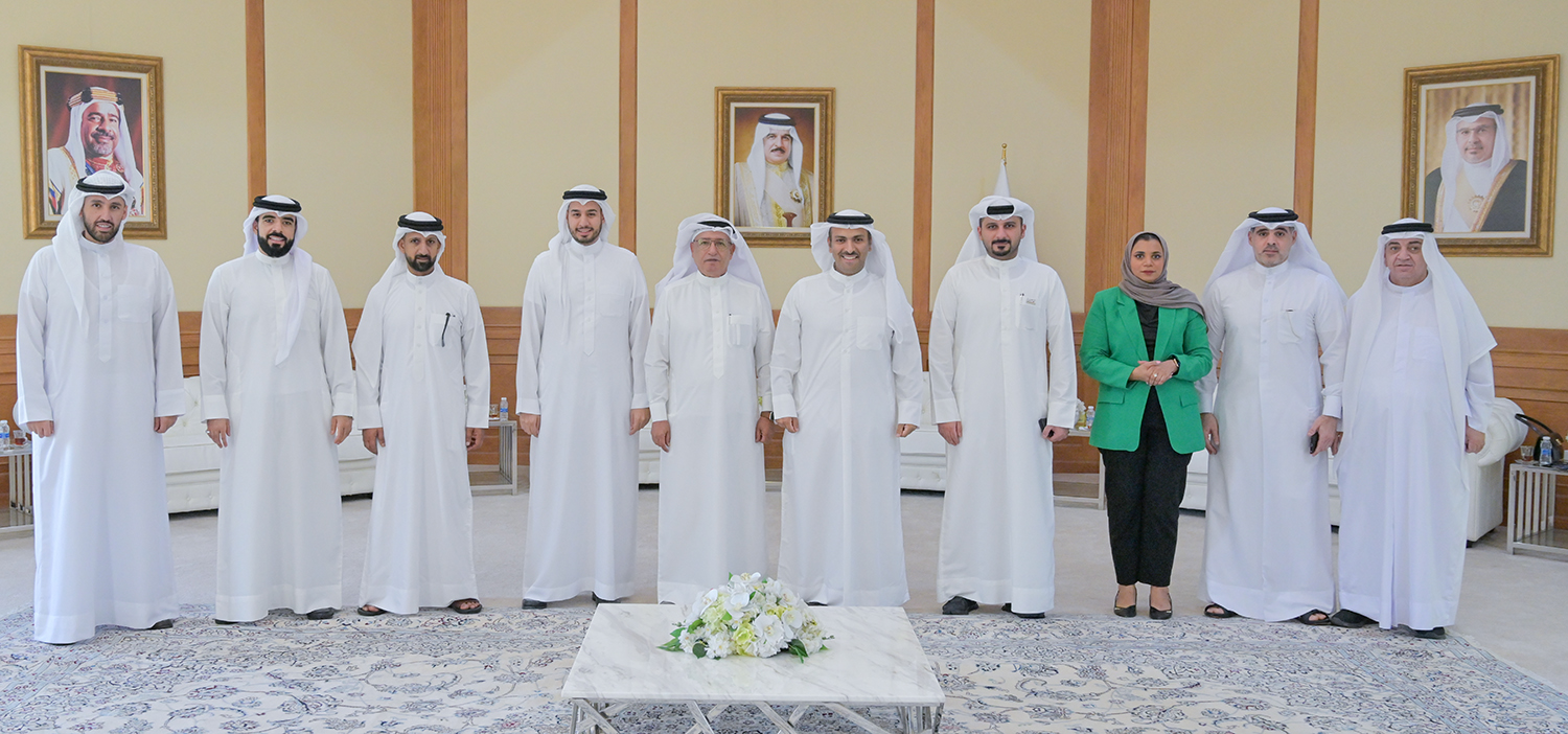 وزير الإعلام يستقبل مجلس إدارة جمعية الصحفيين البحرينية بمناسبة تشكيله الجديد وزير الإعلام يستقبل مجلس إدارة جمعية الصحفيين البحرينية بمناسبة تشكيله الجديد